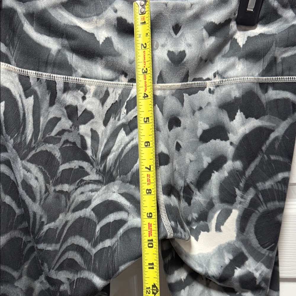 lululemon athletica Black & Gray Printed Cropped Leggings - Picture 6 of 8